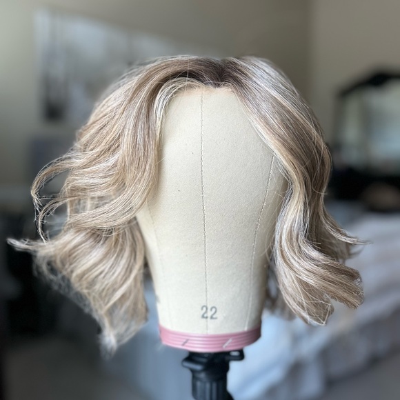 Raquel Welch Unfiltered wig in SS Iced Cappuccino - Picture 6 of 8